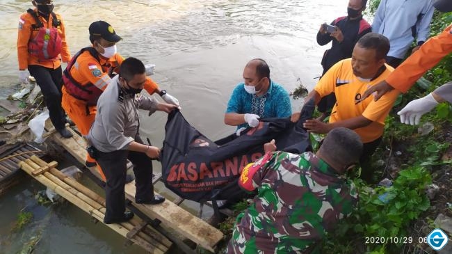 Polresta Mataram Polda NTB Identifikasi Mayat Tanpa Identitas Nyangkut di Keramba Sungai Jangkuk
